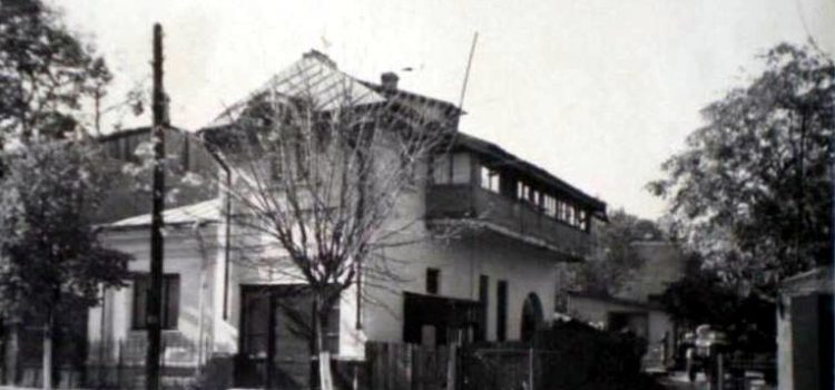 Casa veche cu geamlâc – str. Democrației, 1970