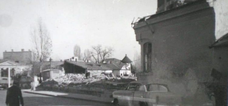 Vechea clădire a pompierilor în demolare – 1972