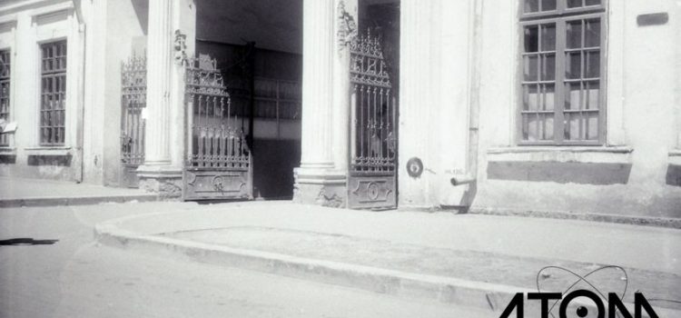 Poarta de intrare în cimitirul „Viișoara” – foto 1966