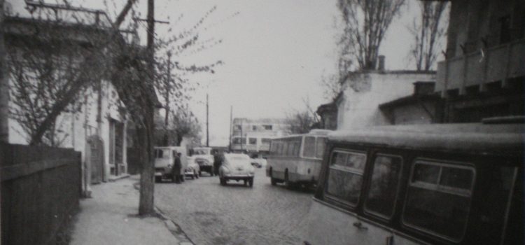 Ambuteiaj ploieștean pe strada Valeni – foto 1971