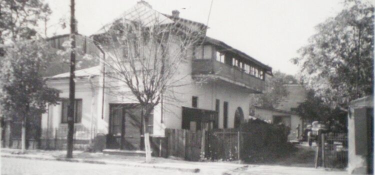 1970 – Veche casă cu geamlâc