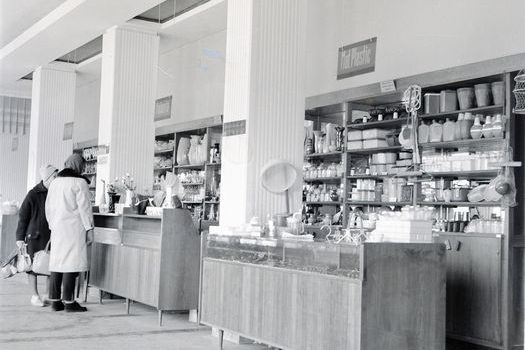 Magazin de menaj de pe latura estică a Centrului Civic – foto 1963