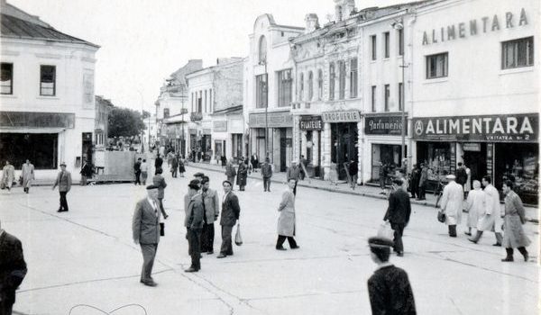 La pas pe strada Mihail Kogalniceanu – foto 1957