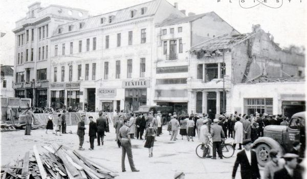 Demolarea vechilor cladiri centrale din Piata Unirii (fosta Libertatii) – foto 1957